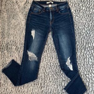 Low Rise Distressed Jeans 👖